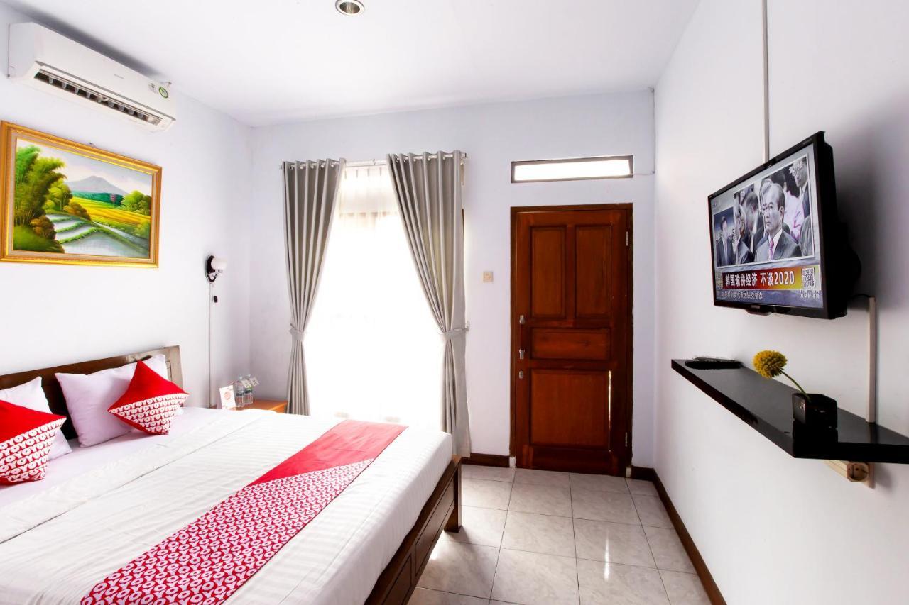 Oyo 569 Cigadung Guest House Syariah Bandung Exteriör bild