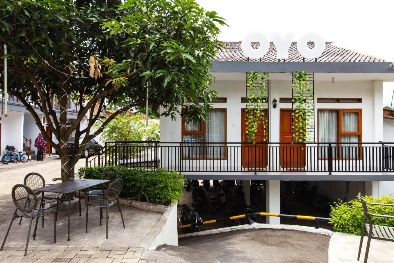 Oyo 569 Cigadung Guest House Syariah Bandung Exteriör bild