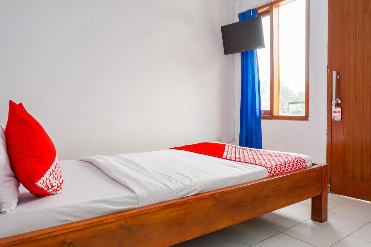 Oyo 569 Cigadung Guest House Syariah Bandung Exteriör bild