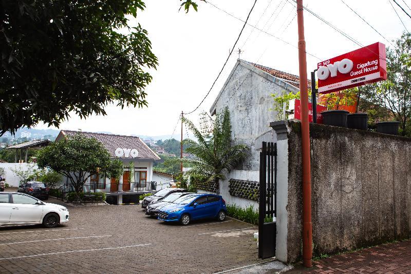 Oyo 569 Cigadung Guest House Syariah Bandung Exteriör bild