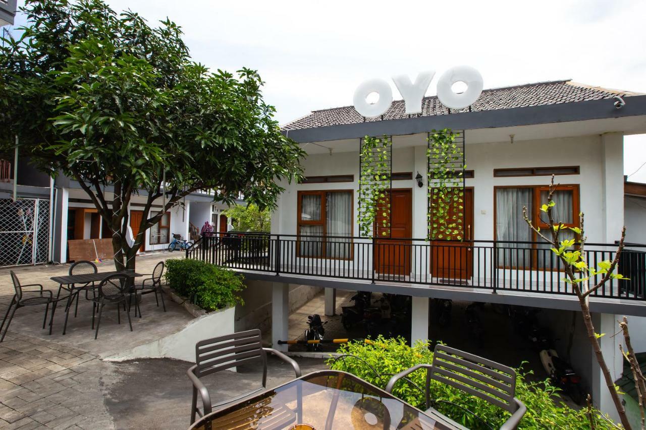 Oyo 569 Cigadung Guest House Syariah Bandung Exteriör bild
