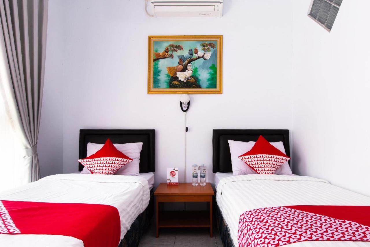 Oyo 569 Cigadung Guest House Syariah Bandung Exteriör bild