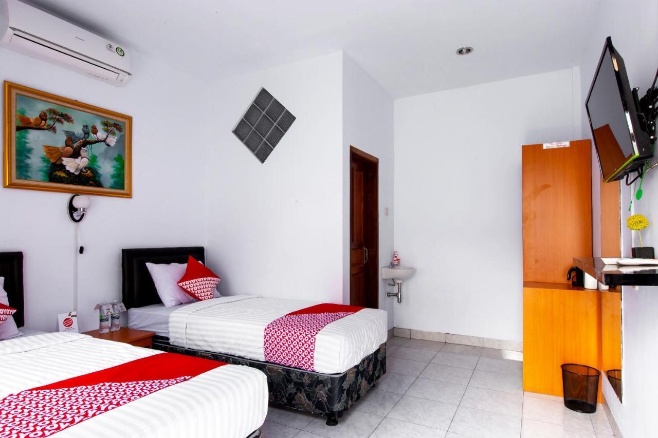 Oyo 569 Cigadung Guest House Syariah Bandung Exteriör bild