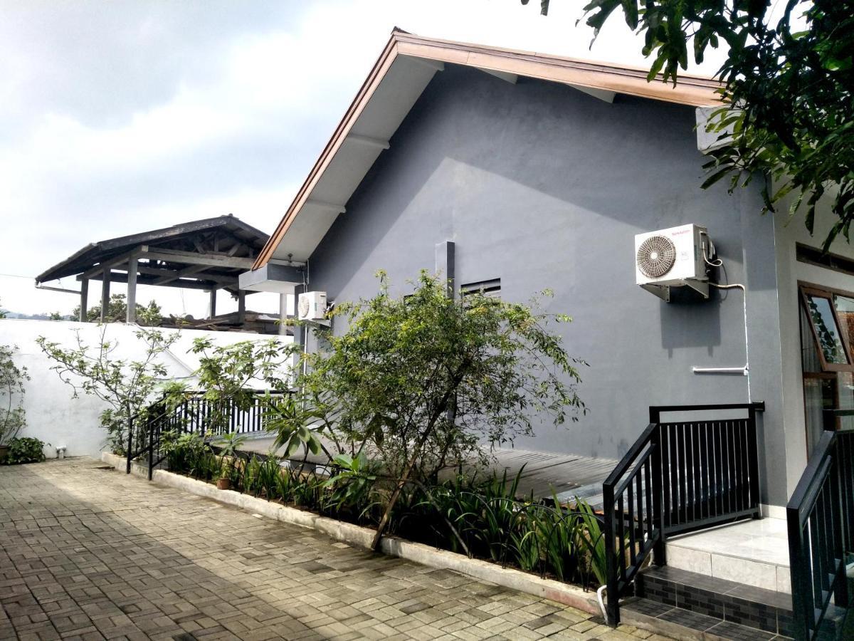 Oyo 569 Cigadung Guest House Syariah Bandung Exteriör bild