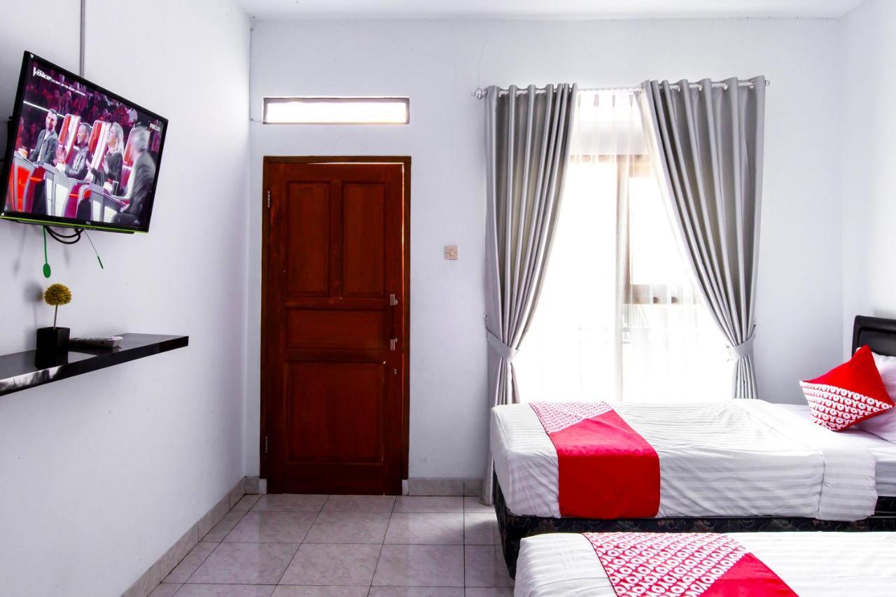 Oyo 569 Cigadung Guest House Syariah Bandung Exteriör bild